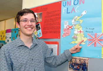 Schüleraustausch eröffnet jungen Menschen neue Perspektiven: Thomas Awad ermuntert Schüler Sprachen und Kulturen zu entdecken / Der junge Engländer war selbst Austauschschüler in Eppelheim